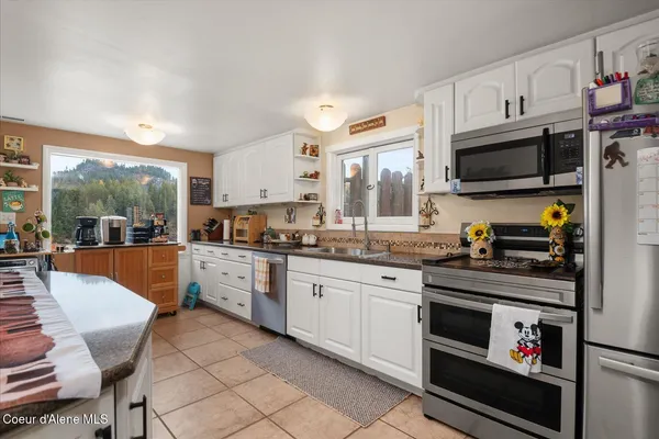 $649,000 | 105 Lehigh Avenue, Metaline Falls, WA 99153