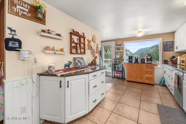 $649,000 | 105 Lehigh Avenue, Metaline Falls, WA 99153