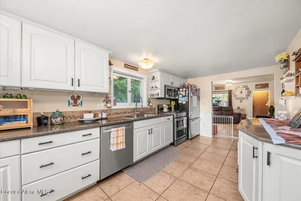 $649,000 | 105 Lehigh Avenue, Metaline Falls, WA 99153