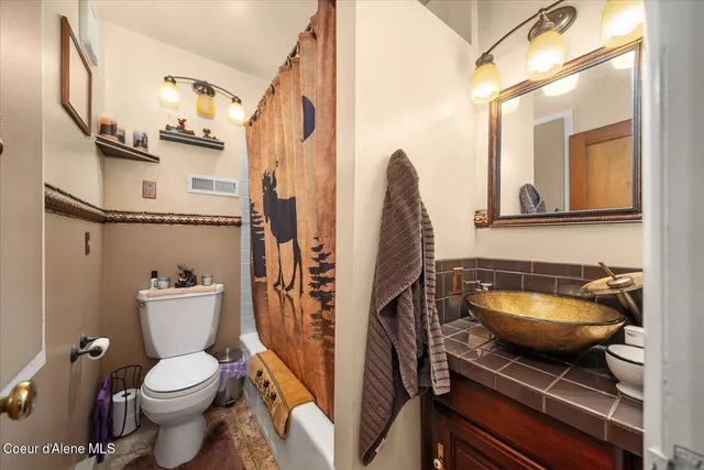 $699,000 | 105 Lehigh Avenue, Metaline Falls, WA 99153