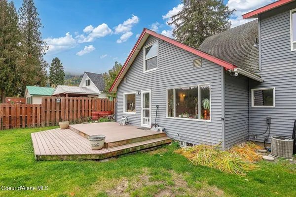 $649,000 | 105 Lehigh Avenue, Metaline Falls, WA 99153