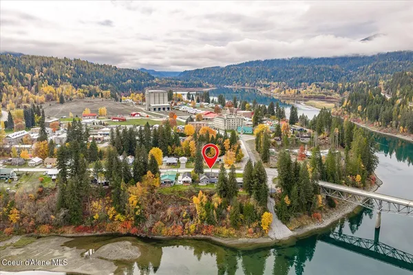 $649,000 | 105 Lehigh Avenue, Metaline Falls, WA 99153