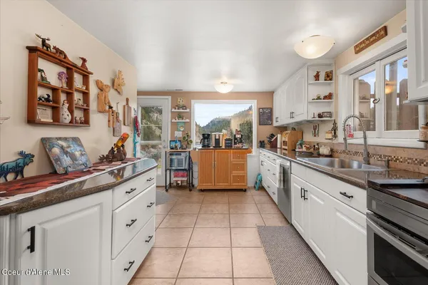 $649,000 | 105 Lehigh Avenue, Metaline Falls, WA 99153