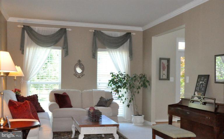 14461 Clubhouse Road Gainesville, VA 20155 - Photo 14 of 22 Living Room