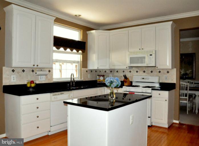 14461 Clubhouse Road Gainesville, VA 20155 - Photo 6 of 22 Kitchen