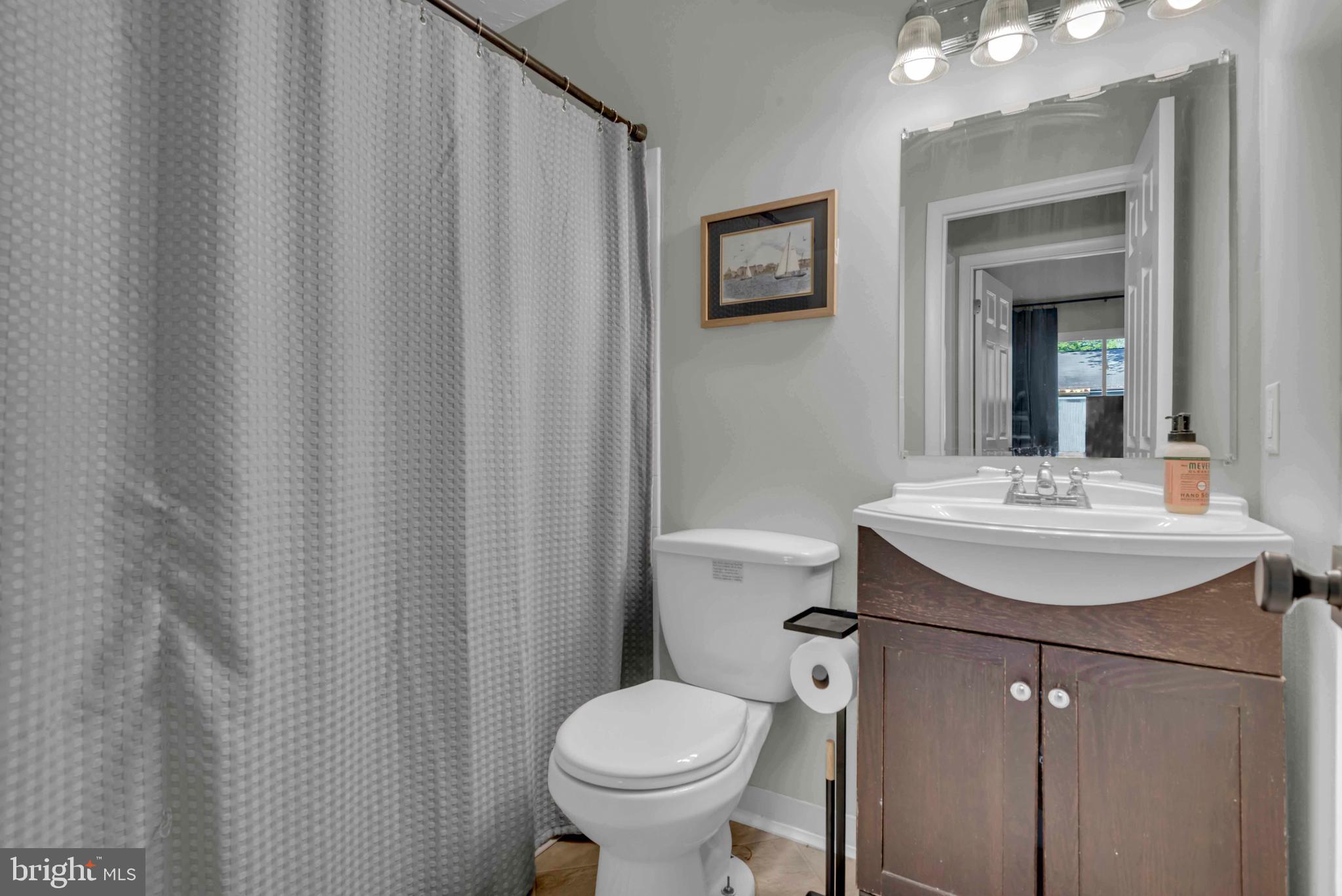 1052 Cedar Ridge Court Annapolis, MD 21403 - Photo 25 of 42 Upper Level hall bathroom
