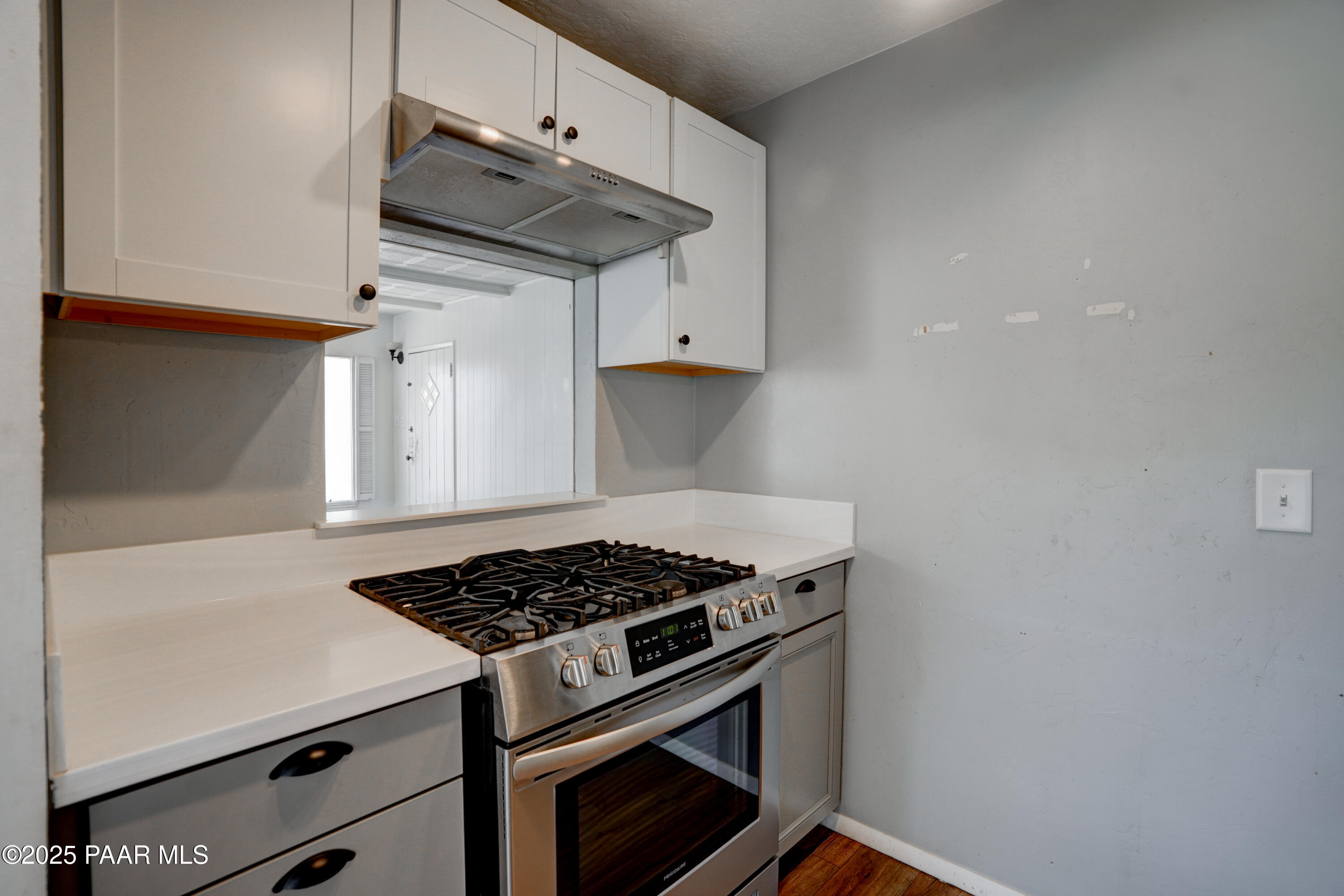 719 Pima Road Prescott, AZ 86303 - Photo 18 of 31 a kitchen with granite countertop a stove and a cabinet