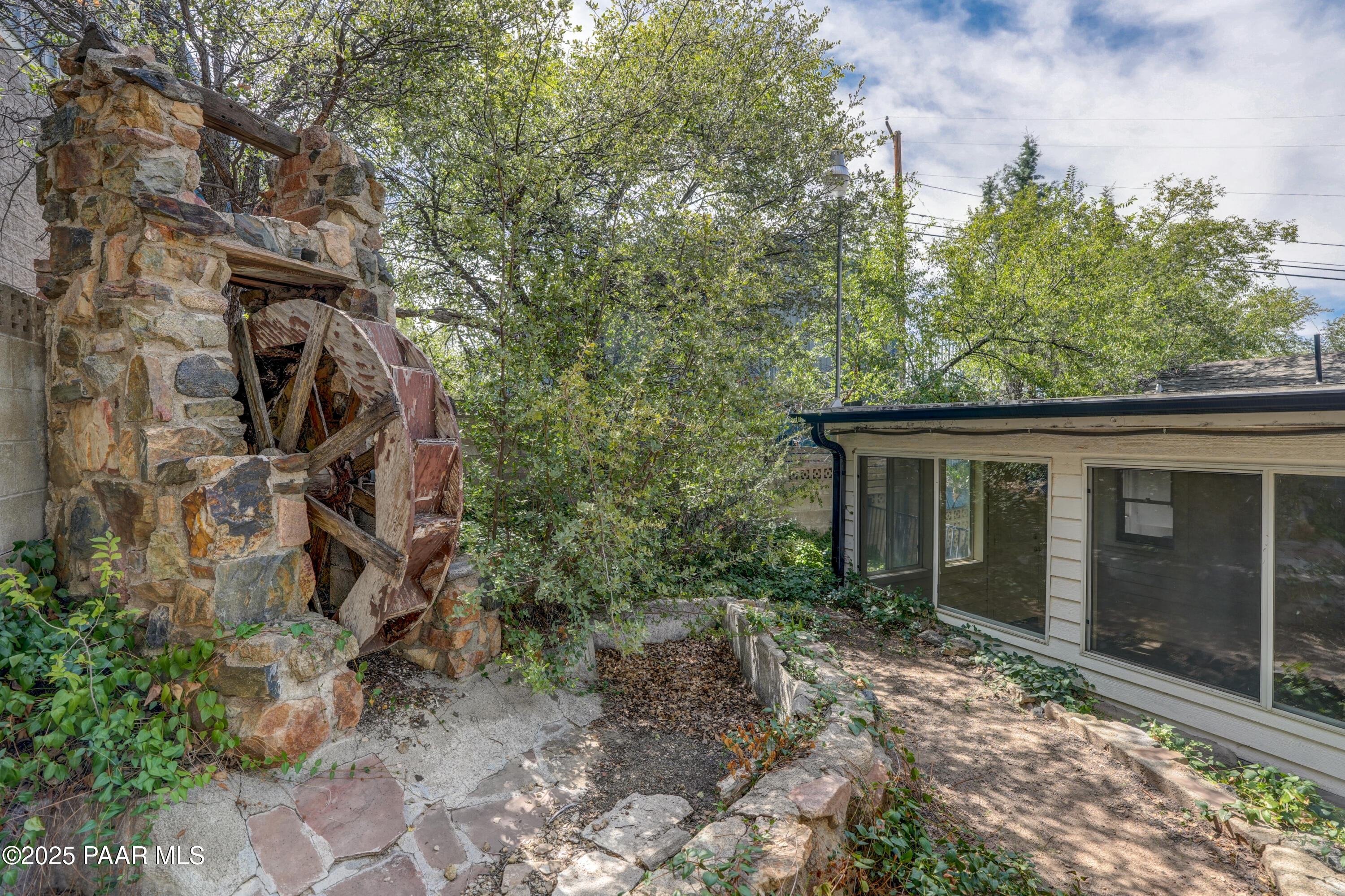 719 Pima Road Prescott, AZ 86303 - Photo 4 of 31 a view of a house with a yard