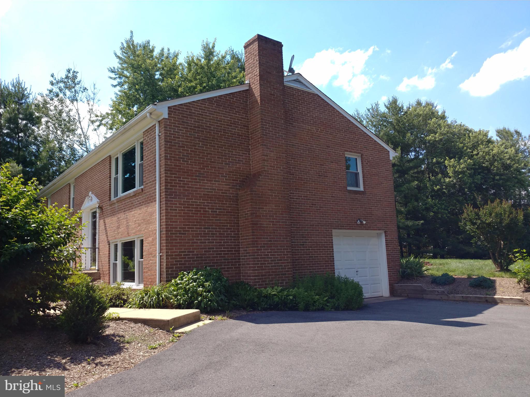 43594 Hay Road Ashburn, VA 20147 - Photo 4 of 29 Side loading garage