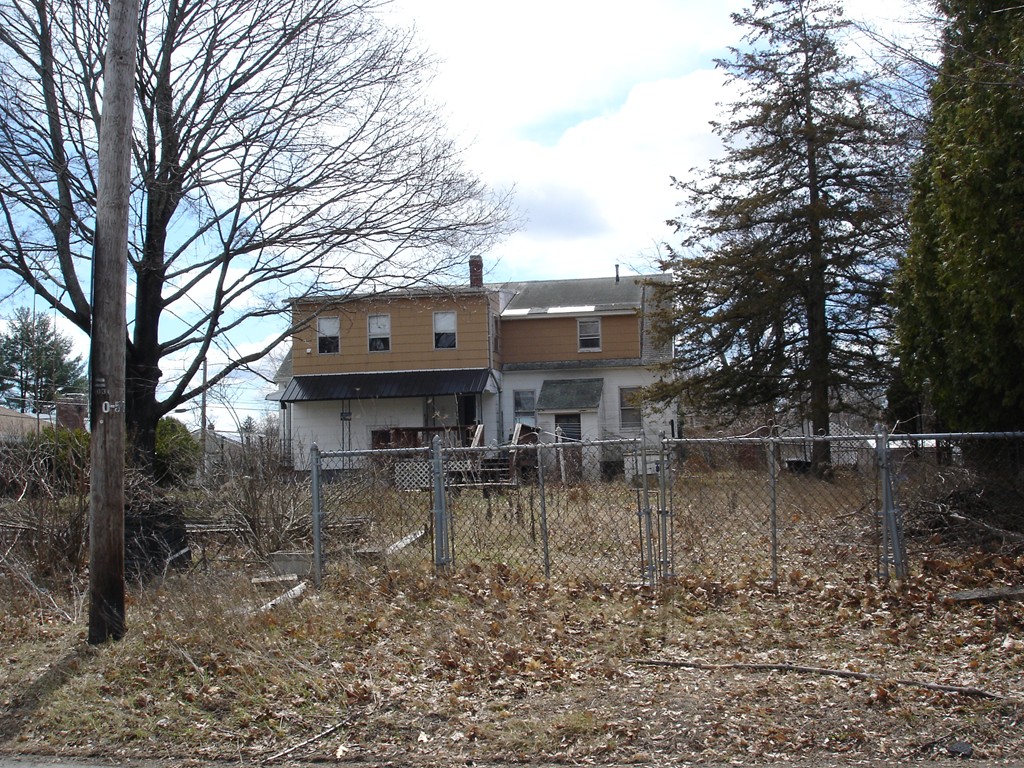 75 Columbia Road Lowell, MA 01854 - Photo 3 of 10 Gallery Image 3