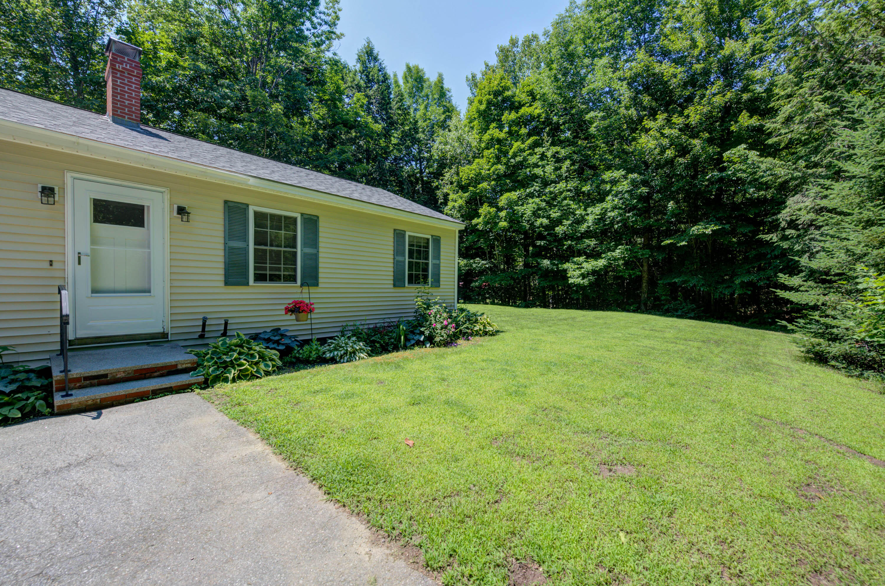 106 Old Waterville Road South China, ME 04358 - Photo 3 of 28 pic-3