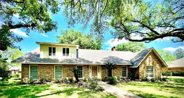 $367,000 | 509 Hartwood Drive, Alexandria, LA 71303