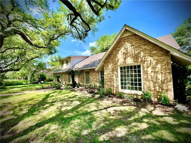 $367,000 | 509 Hartwood Drive, Alexandria, LA 71303