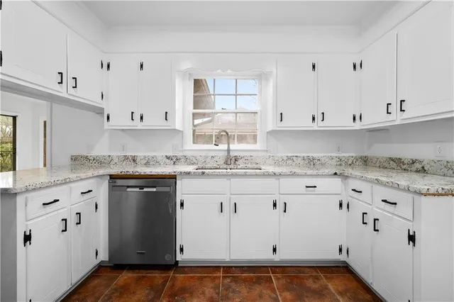 $367,000 | 509 Hartwood Drive, Alexandria, LA 71303