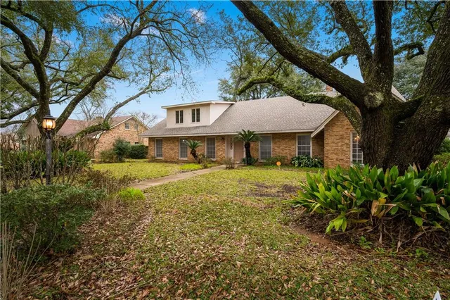 $367,000 | 509 Hartwood Drive, Alexandria, LA 71303