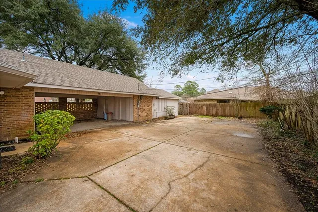 $367,000 | 509 Hartwood Drive, Alexandria, LA 71303