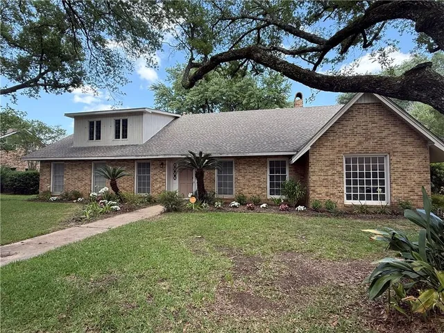 $367,000 | 509 Hartwood Drive, Alexandria, LA 71303