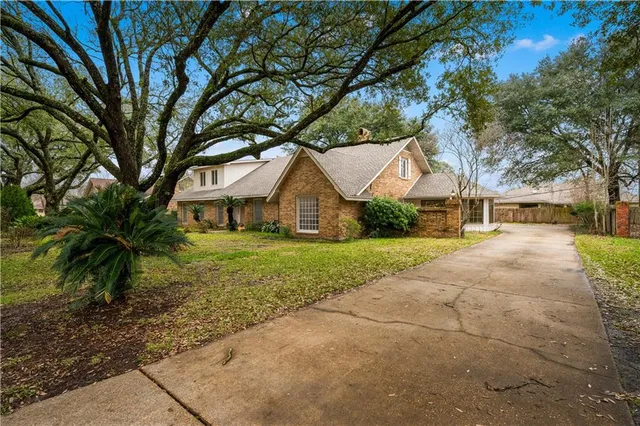 $367,000 | 509 Hartwood Drive, Alexandria, LA 71303