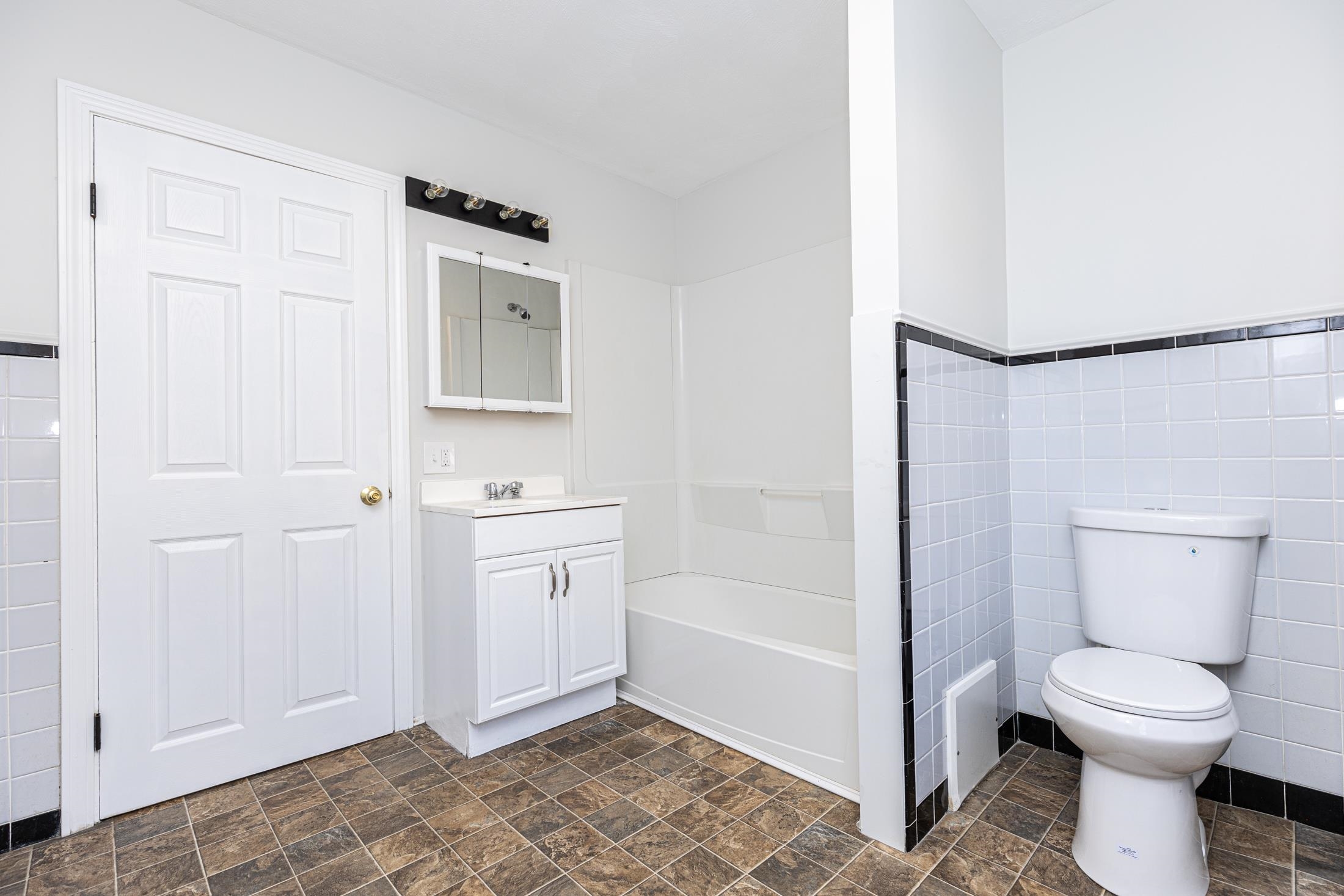 59 West Broadway, Unit 2 Derry, NH 03038 - Photo 7 of 10