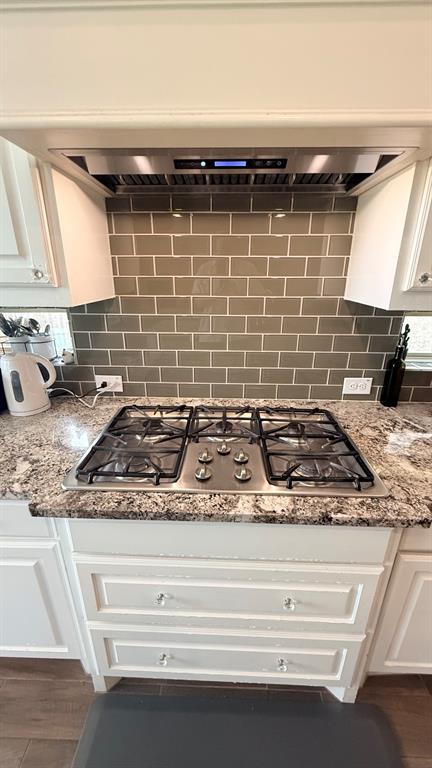 337 Prairie Ridge Lane Lewisville, TX 75056 - Photo 9 of 28 a stove top oven sitting inside of a kitchen