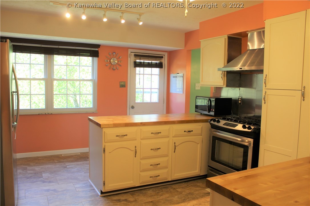 1767 Aarons Fork Road Elkview, WV 25071 - Photo 15 of 50 Gallery Image 15