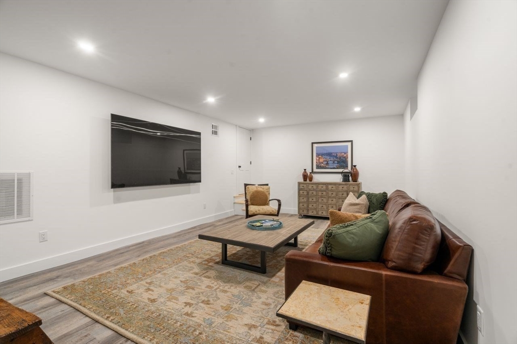 283 Walnut Street Wellesley, MA 02481 - Photo 31 of 33