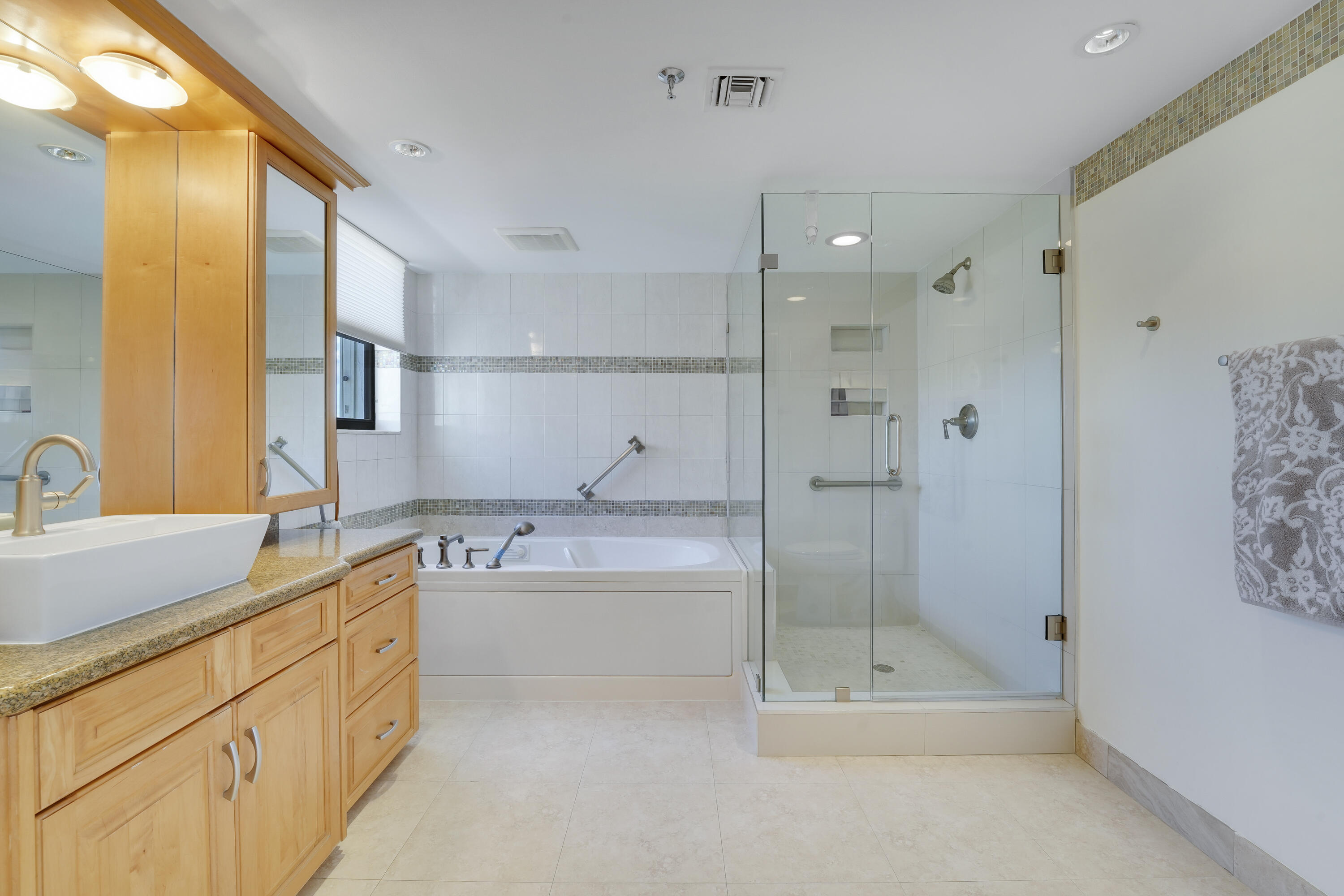 7567 Imperial Drive, Unit 702 Boca Raton, FL 33433 - Photo 25 of 50 Primary Bath suite-1