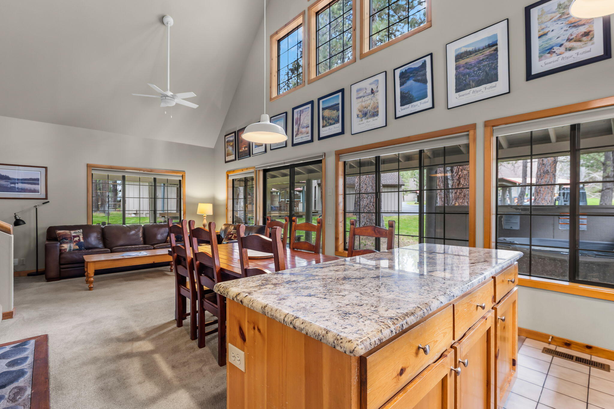 57505 Circle 4 Cabin Road, Unit 29 Sunriver, OR 97707 - Photo 19 of 35 a view of an entryway livingroom with furniture