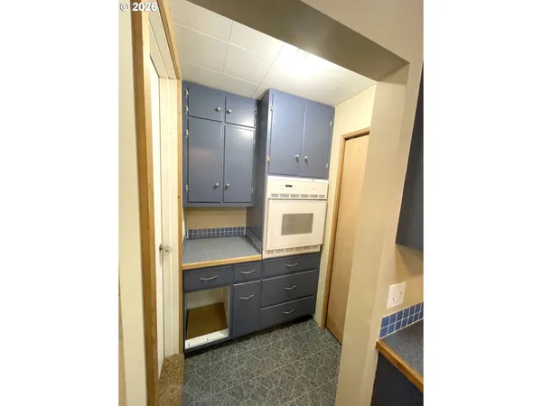 a view of a big room with closet and wooden floor