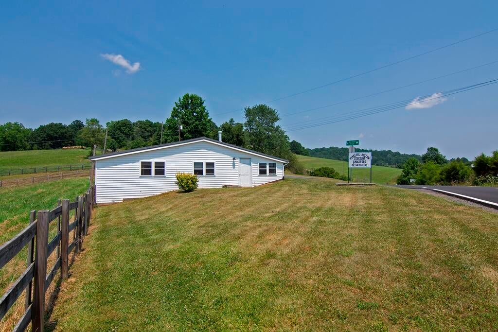 35 Co Route Forest Hill, WV 24935 - Photo 4 of 151 Gallery Image 4