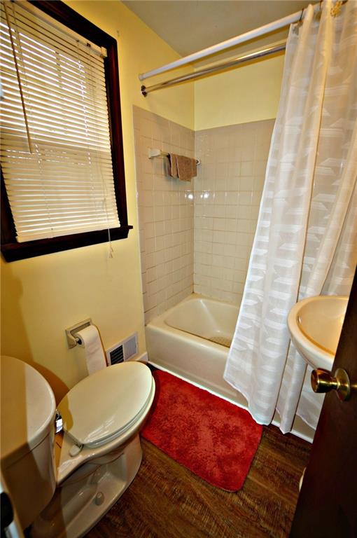131 Valley View Road Eighty Four, PA 15330 - Photo 21 of 25 Family Bathrooom w tub/shower combo and ceramic tile surround