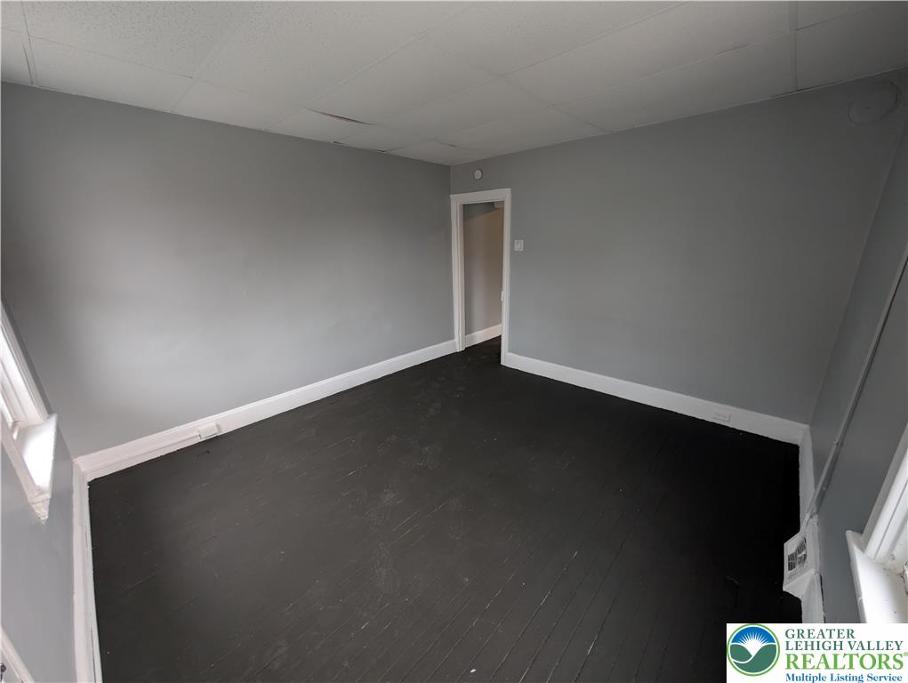 702 East 5th Street Bethlehem, PA 18015 - Photo 2 of 13 Living room