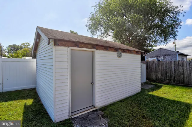 a view of a back yard of the house