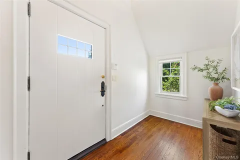 $1,925,000 | 10 Cambridge Court, Larchmont, NY 10538