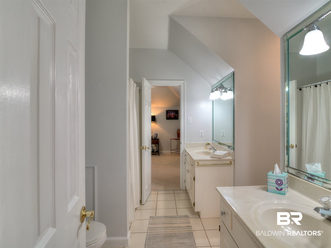 107 Pinetop Circle West Fairhope, AL 36532 - Photo 21 of 32 Shared Guest Bathroom