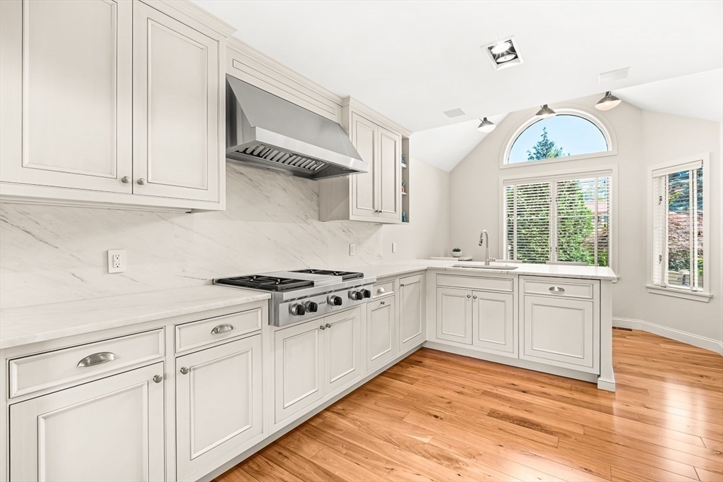 7 Wainwright Road, Unit 113 Winchester, MA 01890 - Photo 10 of 42