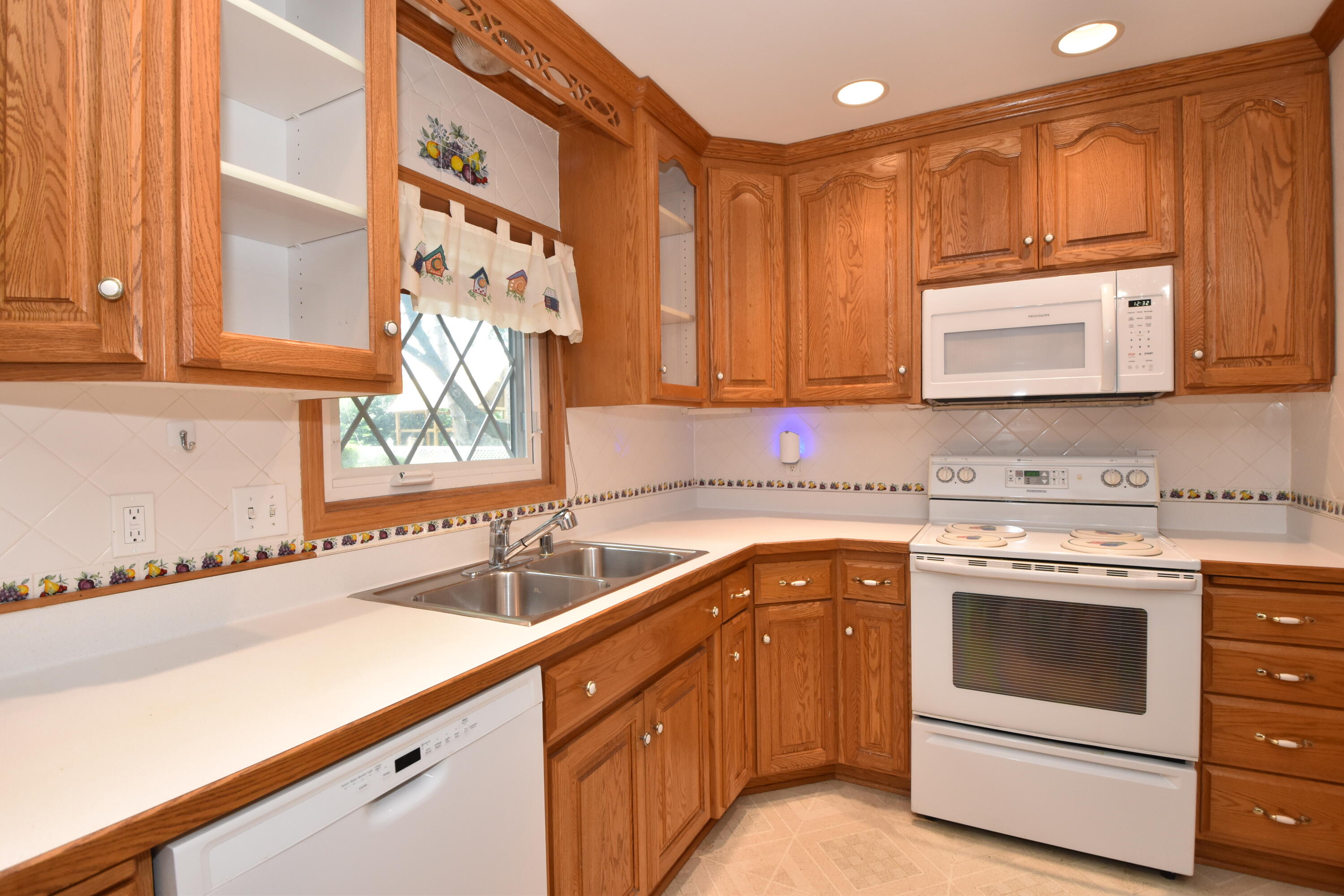 2205 Dwight Street Racine, WI 53403 - Photo 8 of 46 Kitchen