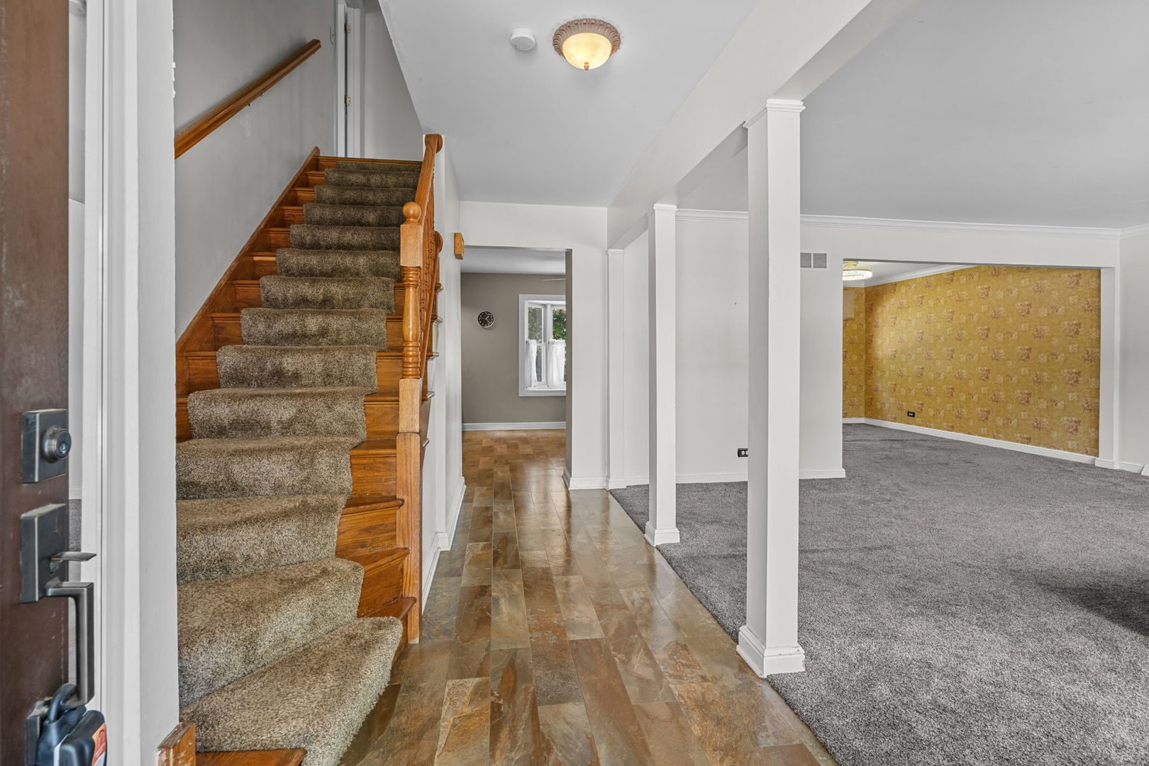 533 Beck Road Lindenhurst, IL 60046 - Photo 2 of 24