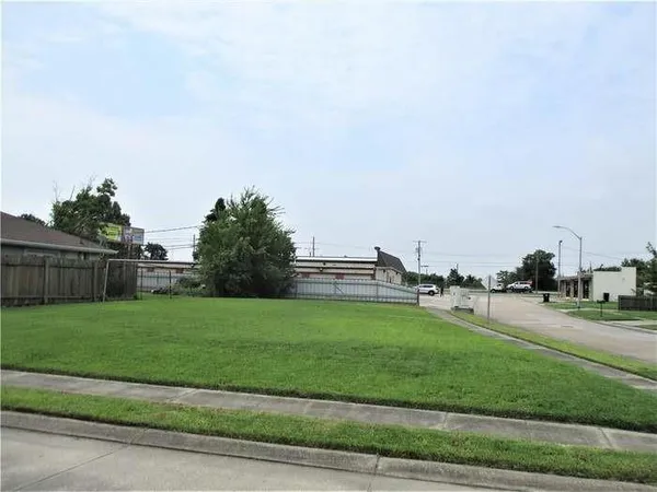 $50,000 | 2007 Congressman Hebert Drive, Chalmette, LA 70043
