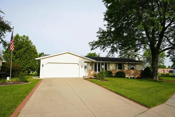 $374,900 | 1238 Stine Way, De Pere, WI 54115