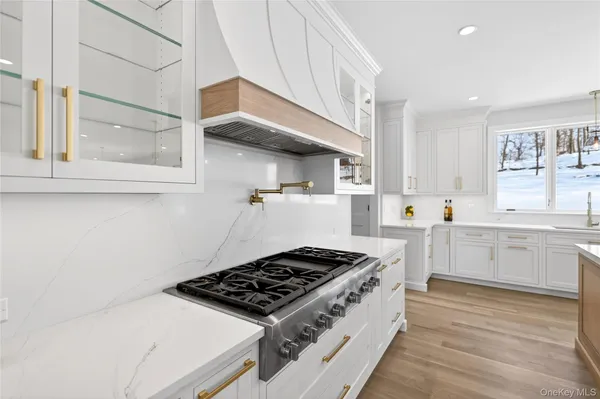 $3,195,000 | 43 Hilltop Lane, Thornwood, NY 10594