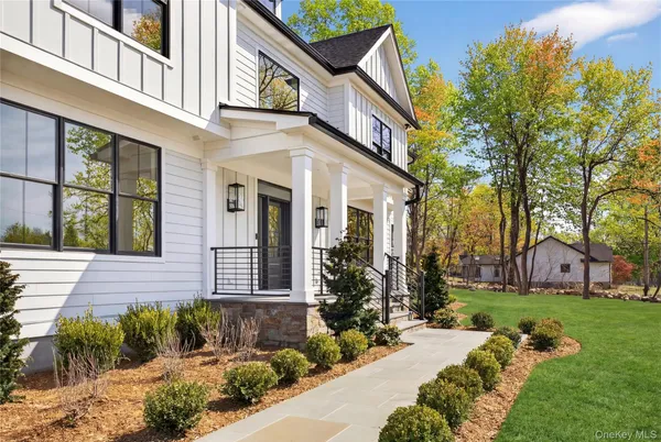 $3,195,000 | 43 Hilltop Lane, Thornwood, NY 10594