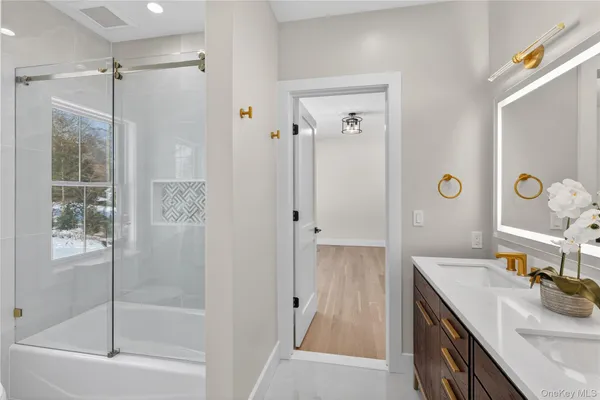 $3,195,000 | 43 Hilltop Lane, Thornwood, NY 10594