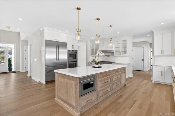 $3,195,000 | 43 Hilltop Lane, Thornwood, NY 10594