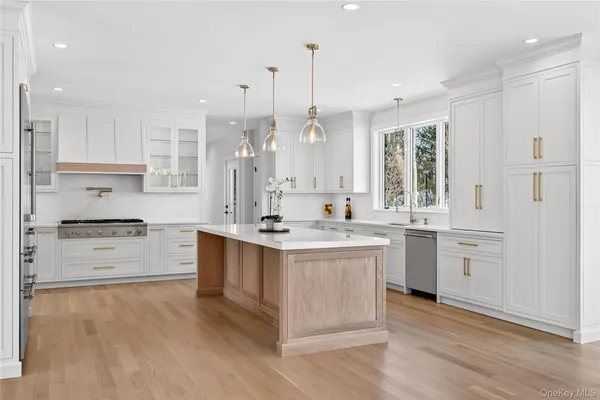 $3,195,000 | 43 Hilltop Lane, Thornwood, NY 10594