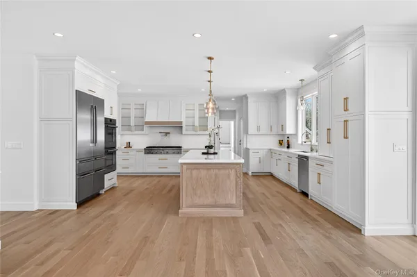 $3,195,000 | 43 Hilltop Lane, Thornwood, NY 10594