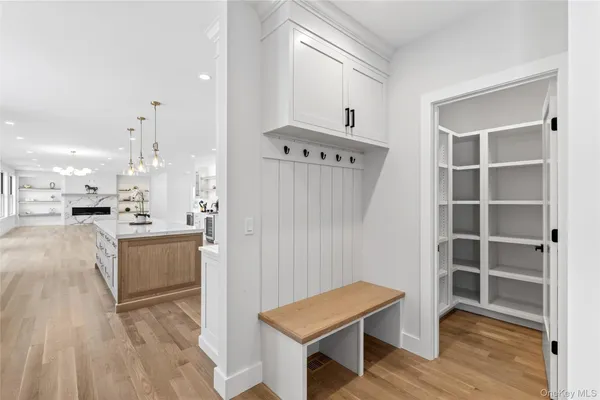 $3,195,000 | 43 Hilltop Lane, Thornwood, NY 10594