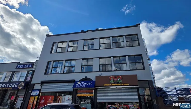 $2,500 | 795 Main Avenue, Unit 6, Passaic, NJ 07055