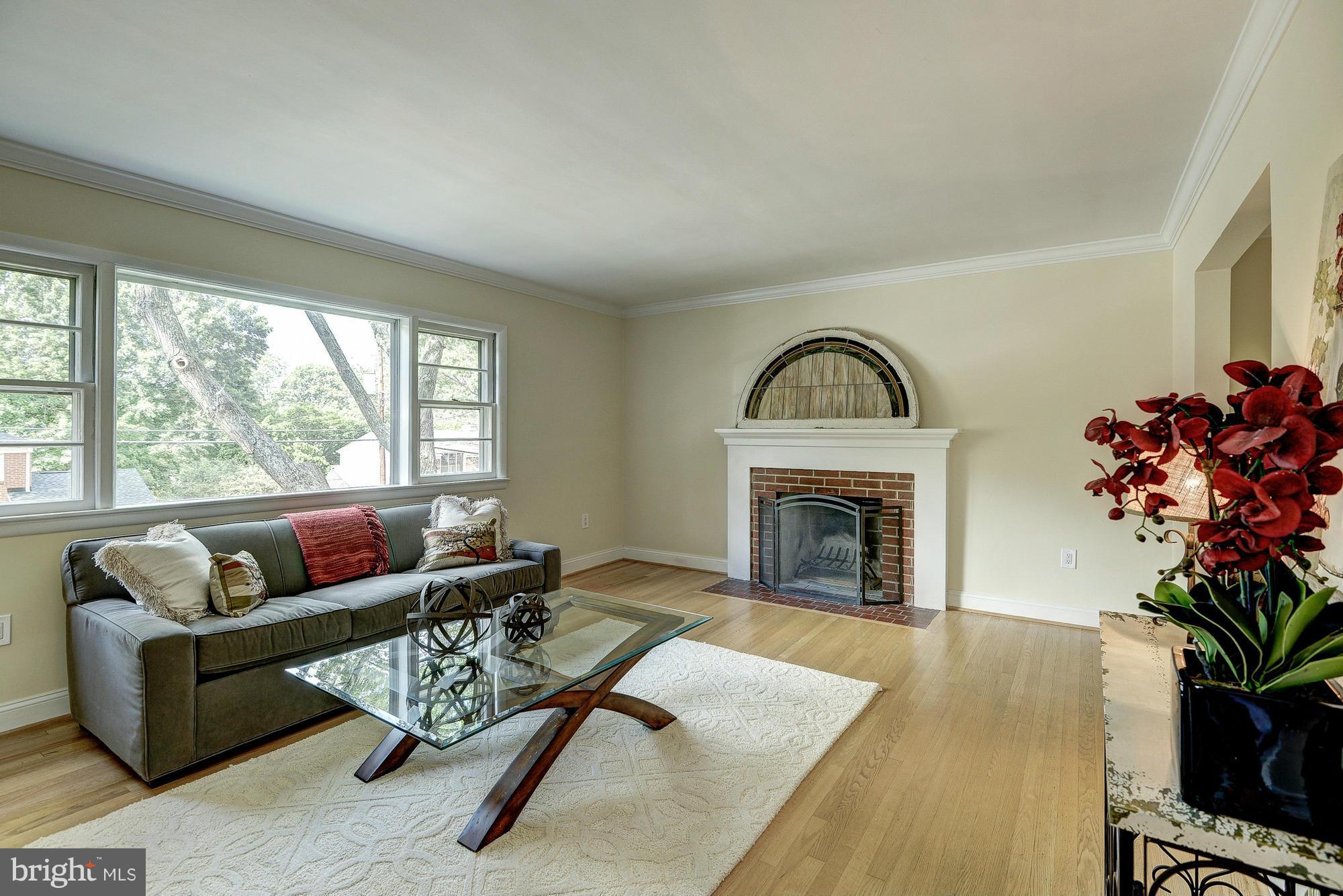 5924 5th Road North Arlington, VA 22203 - Photo 11 of 29 Living Room