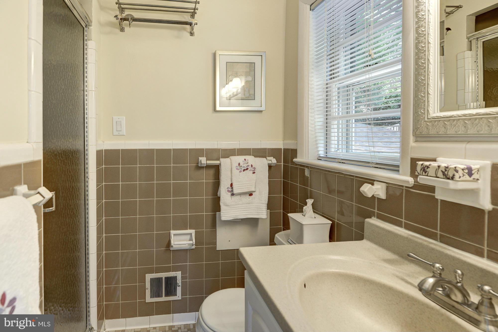 5924 5th Road North Arlington, VA 22203 - Photo 25 of 29 Bath (Master)